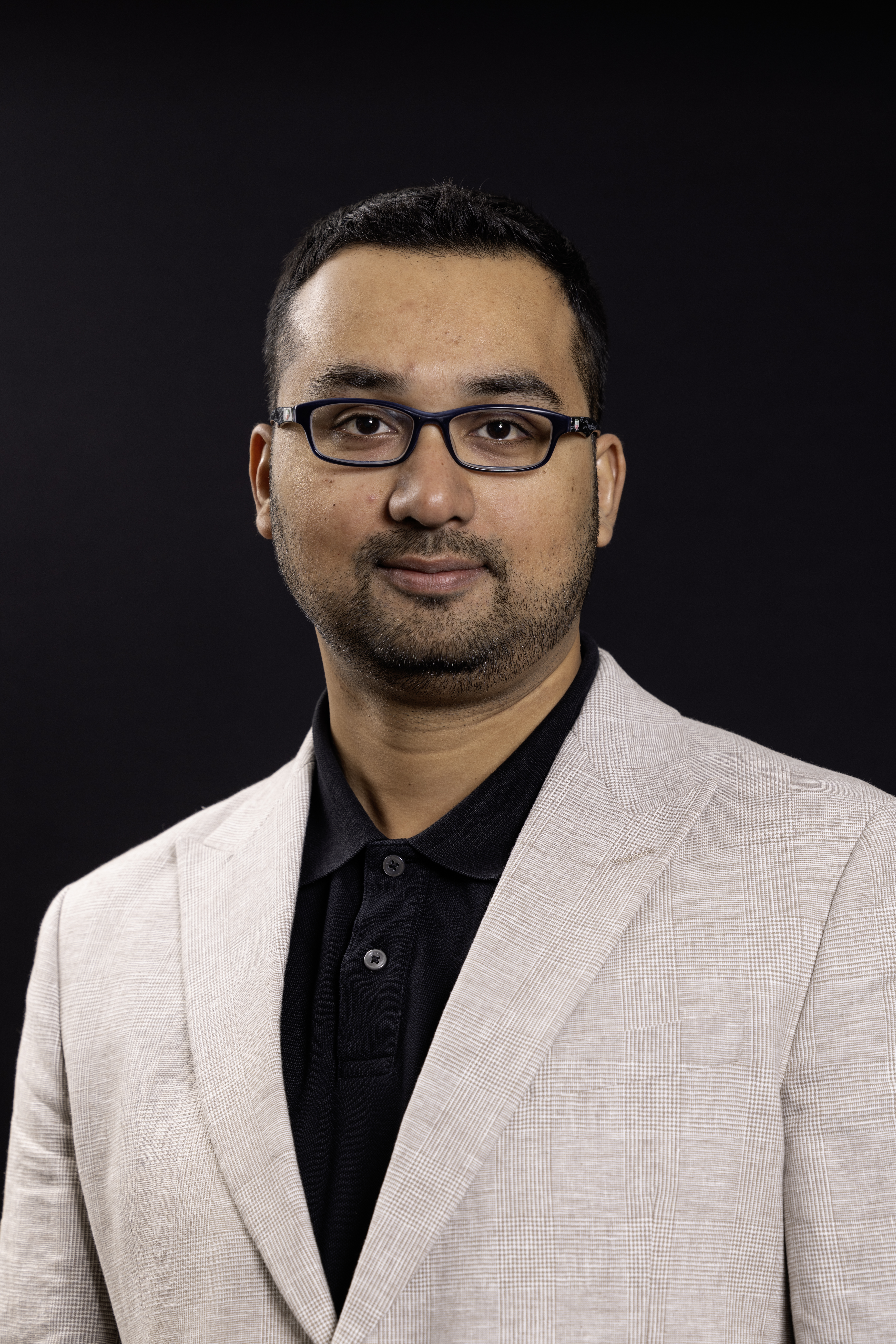 Headshot of Dr Atta Naqvi